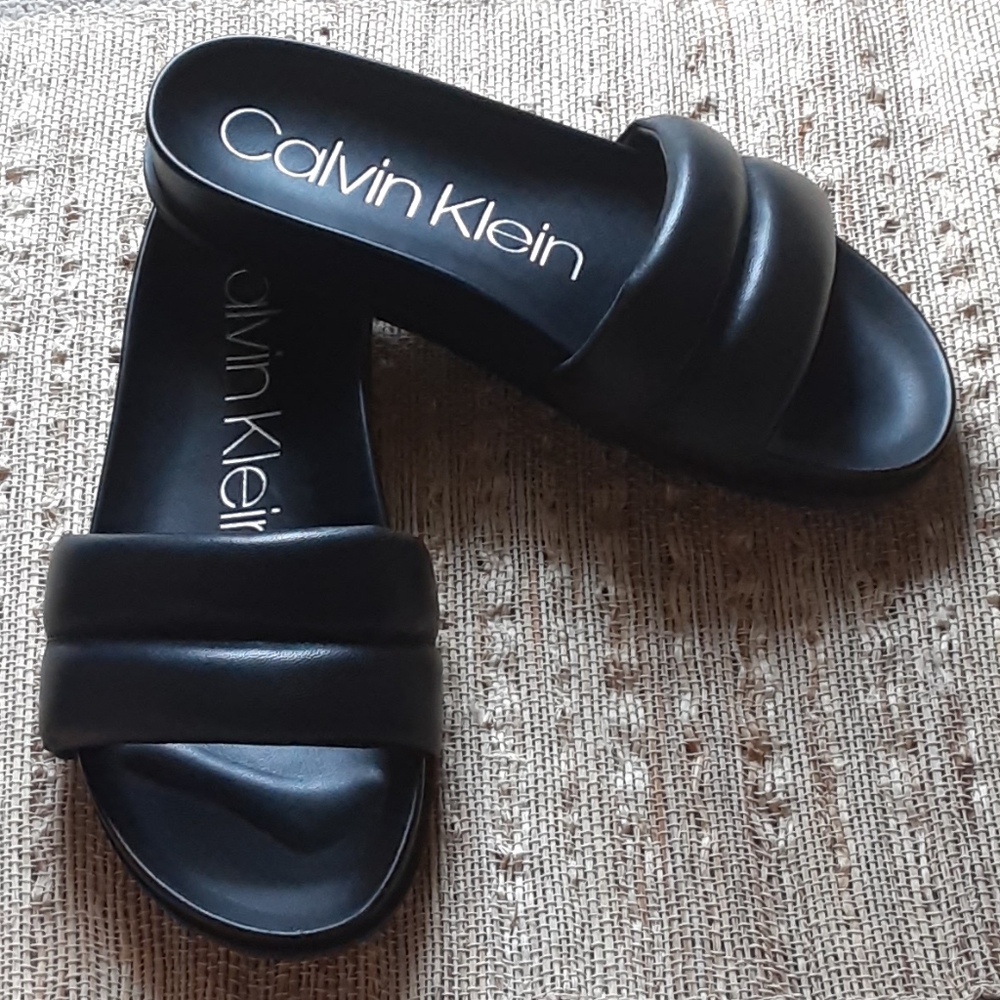 Calvin Klein Womens INIRA Black Leather Slip On Footbed Sandals Shoes Size 9 $89